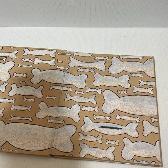 2 kids books The Piggy In The Puddle and A Dog Needs A Bone! - Picture 7 of 10